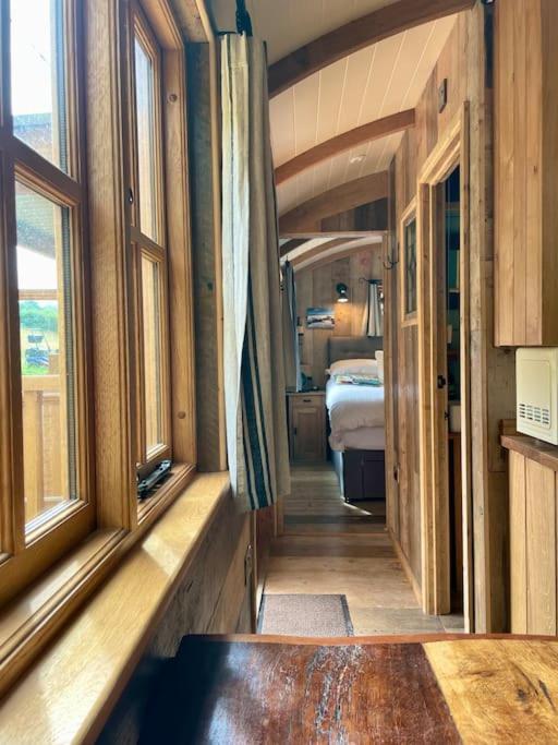 프롬 The Walnut Wagon In The Heart Of Mells. 아파트 외부 사진