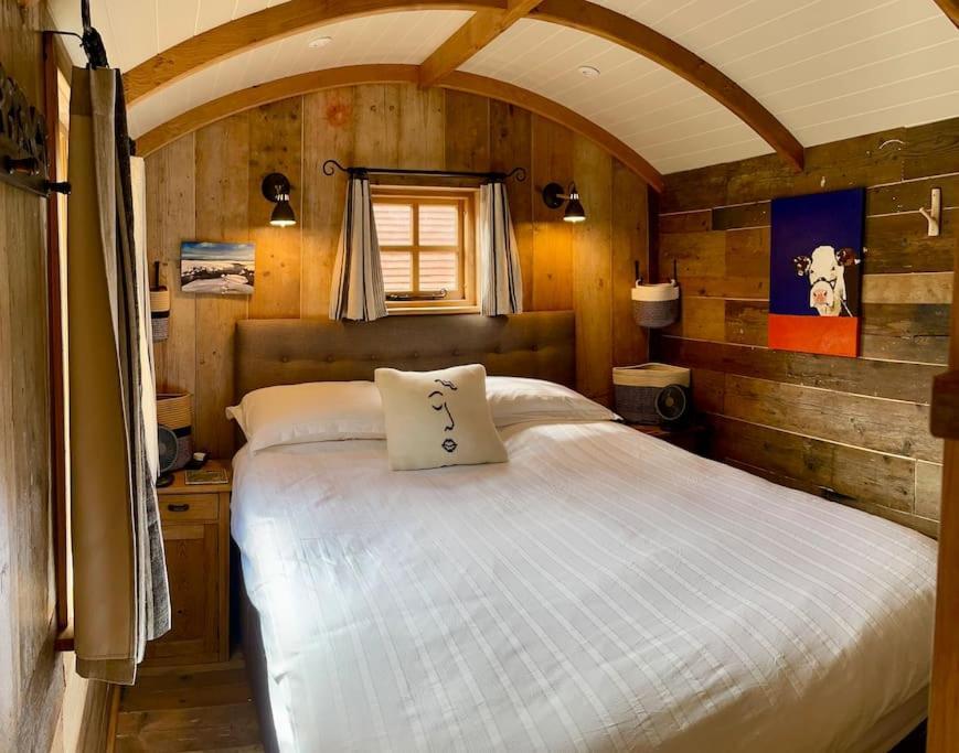 프롬 The Walnut Wagon In The Heart Of Mells. 아파트 외부 사진