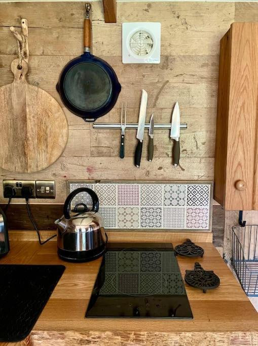 프롬 The Walnut Wagon In The Heart Of Mells. 아파트 외부 사진