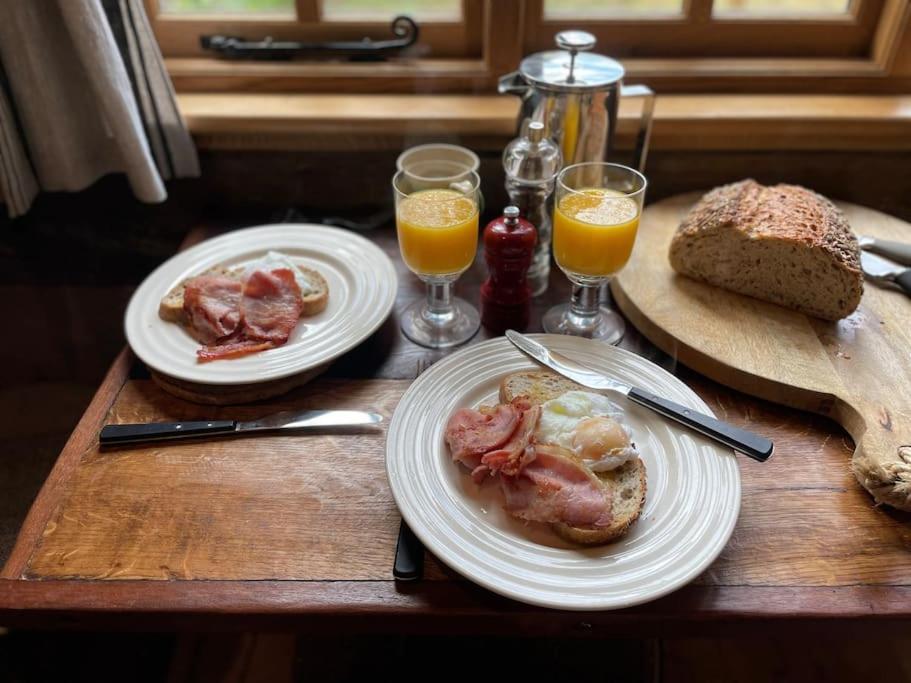 프롬 The Walnut Wagon In The Heart Of Mells. 아파트 외부 사진